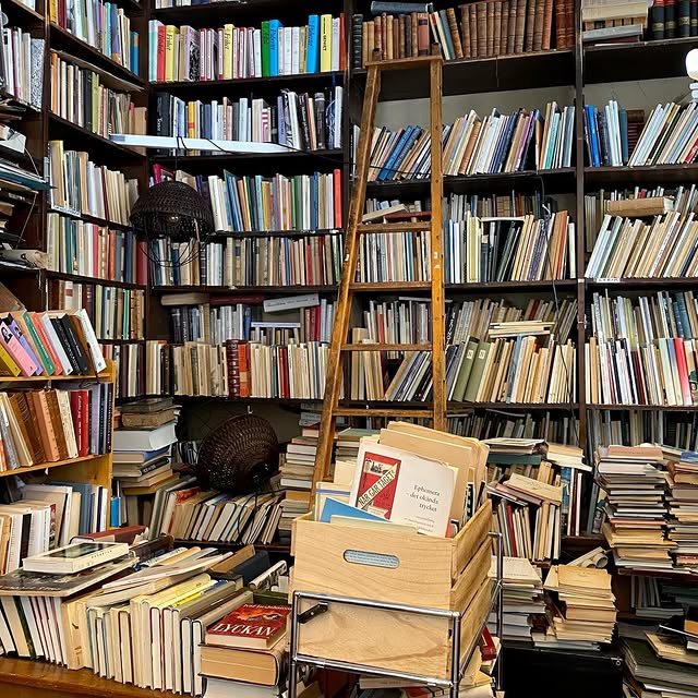 Post by read.with.loisa