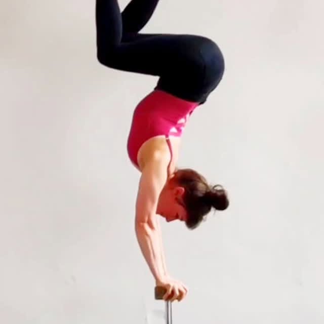 Post by natalie_reckert_handbalancing