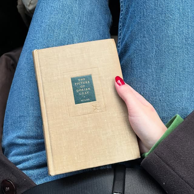 Post by read.with.loisa