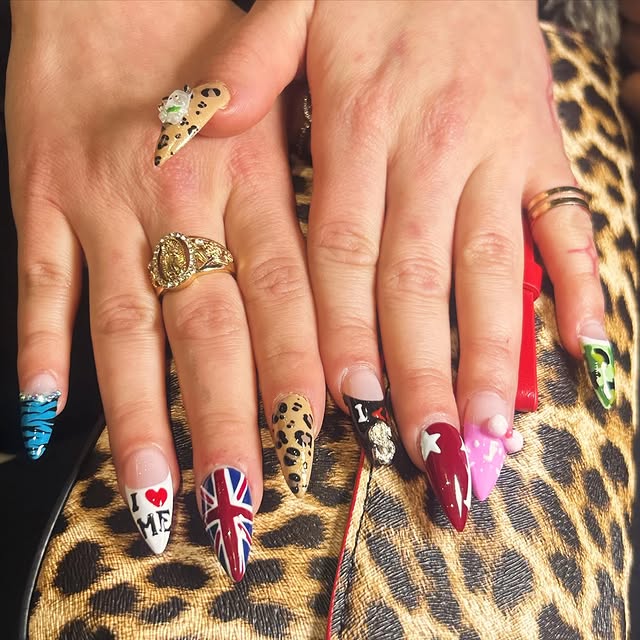 Post by atelierderosalee