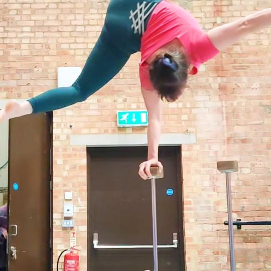 Post by natalie_reckert_handbalancing