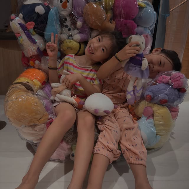 Post by mother0fdaughterss