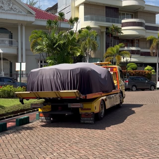 Post by hotmanparisofficial