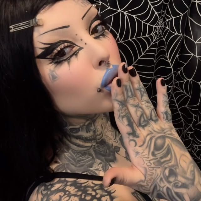 Post by anythingforselenaaassss