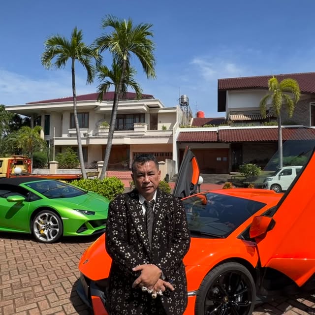 Post by hotmanparisofficial