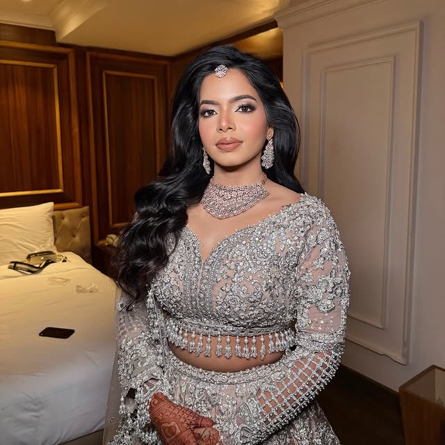 Post by forevergorgeousbypoojapal