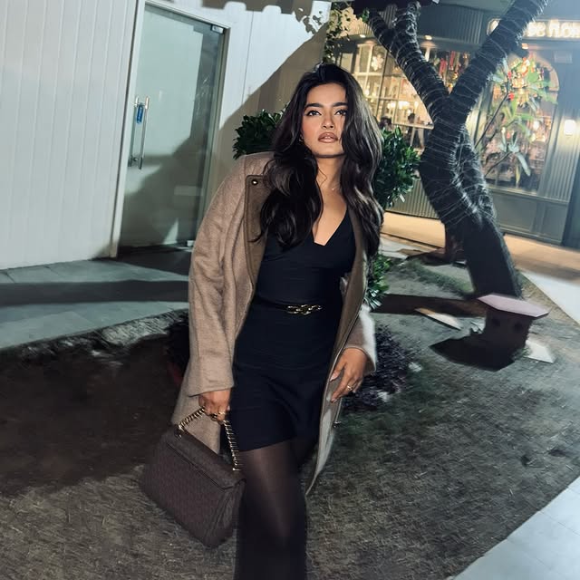 Post by forevergorgeousbypoojapal